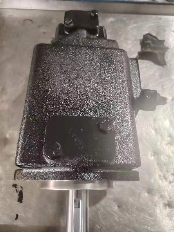 T6DC T6CC HYDRAULIC VANE PUMP T6CC 028 022 1R01 C100 T6CC 020 005 1R00 C100 T6CC-006-003-1R17-C111 HYDRAULIC PUMP